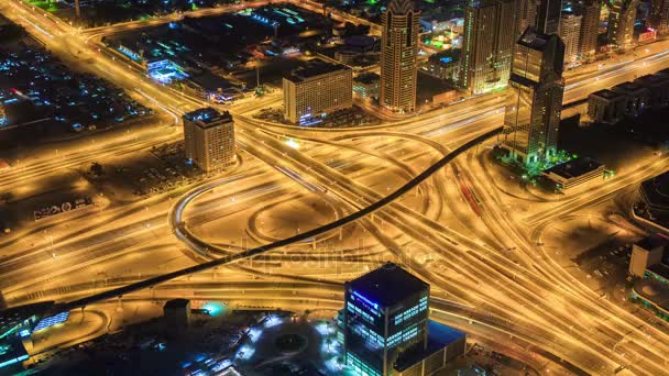 Cruzamento iluminado da cidade de Dubai — Vídeo de Stock