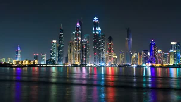Nacht kust van Dubai — Stockvideo