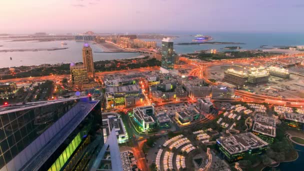Θέα στην πόλη και κυκλοφορίας του Ντουμπάι στο ηλιοβασίλεμα — Αρχείο Βίντεο