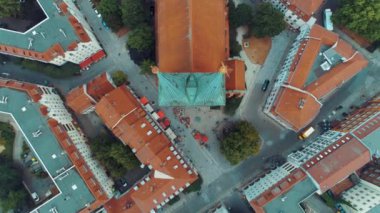 Berlin şehir mimarisinin havadan görünüşü. Yaşayan evler ve iş binaları.