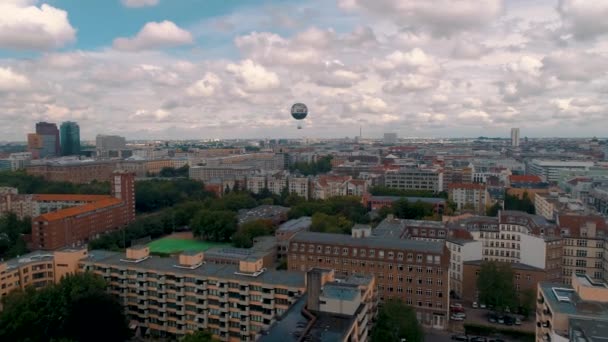 Luftaufnahme Der Berliner Stadtarchitektur Wohn Und Geschäftshäuser — Stockvideo
