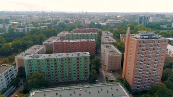 Berlin Şehir Mimarisinin Havadan Görünüşü Yaşayan Evler Binaları — Stok video