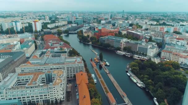 Berlin Şehir Mimarisinin Havadan Görünüşü Yaşayan Evler Binaları — Stok video