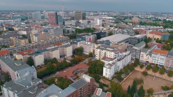 Berlin Şehir Mimarisinin Havadan Görünüşü Yaşayan Evler Binaları — Stok video