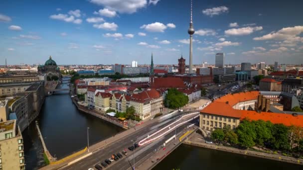 德国柏林 2019年5月 中柏林和斯普雷河附近著名电视塔的定时器视图 — 图库视频影像