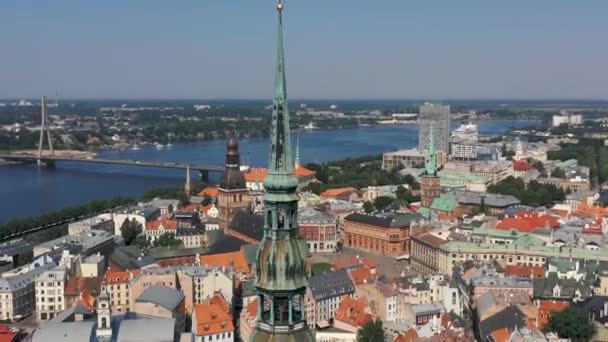 RIGA, LATVIA - MAY, 2019: Beautiful aerial panorama view of the old town of Riga by the St. Peters cathedral. — Stock Video