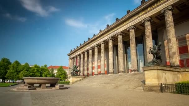 BERLÍN, ALEMANIA - MAYO 2019: Vista del Timelapse del edificio histórico del Museo Antiguo de Berlín Museo Altes — Vídeo de stock