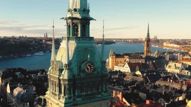 STOCKHOLM, SWEDEN - FEBRUARY, 2020: Aerial view of cathedral in Stockholm old city centre Gamla stan. — Stock Video