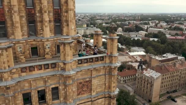 Riga, Lettország - 2019. május: Aerial drone view of Latvian Academy of Sciences building with viewpoints and city landscapes. — Stock videók