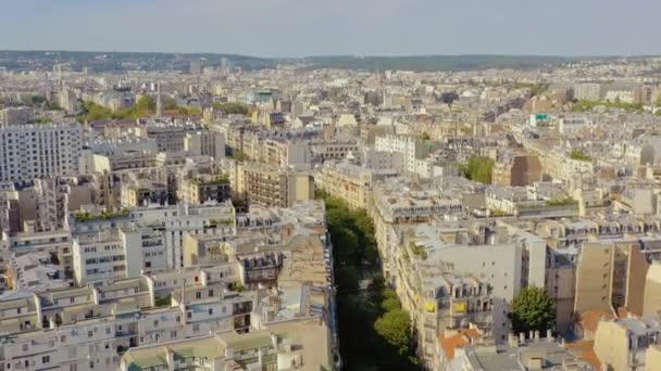 PARIS, FRANÇA - MAIO, 2019: Vista aérea de drones do centro histórico da cidade. Marco famoso de cima — Vídeo de Stock