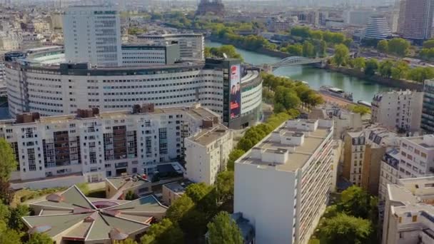 PARIS, FRANÇA - MAIO, 2019: Vista aérea de drones do centro histórico da cidade. Marco famoso de cima — Vídeo de Stock