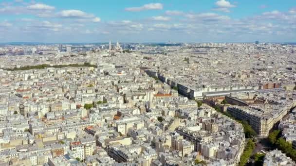 PARÍS, FRANCIA - MAYO DE 2019: Vista aérea del centro de París. Parte histórica de la ciudad con lugares de interés . — Vídeos de Stock