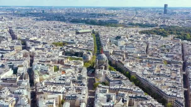 PARIS, FRANCE - MAY, 2019: Aerial drone view of Paris city centre. Historical part of the city with sights. — ストック動画