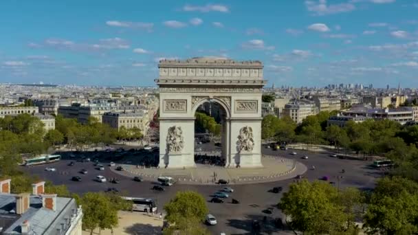 PARÍS, FRANCIA - MAYO de 2019: Vista aérea del Arco del Triunfo en el centro histórico de la ciudad . — Vídeos de Stock