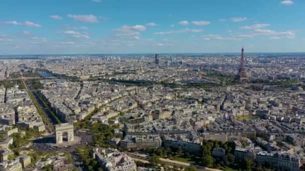PARIS, FRANCE - MAY, 2019: Aerial drone view of Triumphal Arch and and Eiffel tower in historical city centre. — Stockvideo
