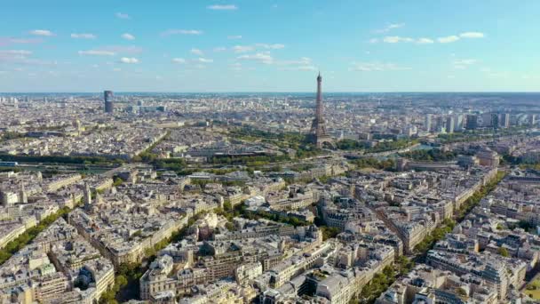 Paryż, Francja - maj 2019: Widok z lotu ptaka na łuk triumfalny w historycznym centrum miasta. — Wideo stockowe
