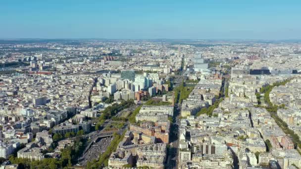 PARIS, FRANCE - MAY, 2019: Aerial drone view of Triumphal Arch and and Eiffel tower in historical city centre. — ストック動画