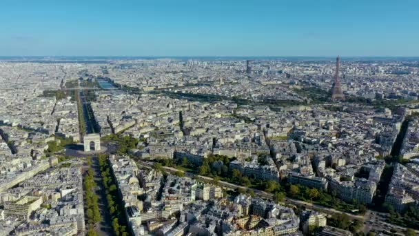 PARIS, FRANCE - MAY, 2019: Aerial drone view of Triumphal Arch and and Eiffel tower in historical city centre. — Stockvideo