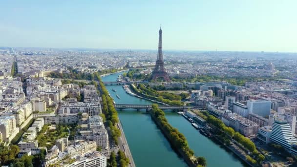 PARIS, FRANCE - MAY, 2019: Aerial drone view of Eiffel tower and Seine river in historical city centre from above. — Stock videók