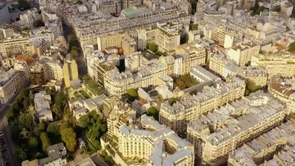 PARÍS, FRANCIA - MAYO DE 2019: Vista aérea del centro de París. Parte histórica de la ciudad con lugares de interés . — Vídeos de Stock