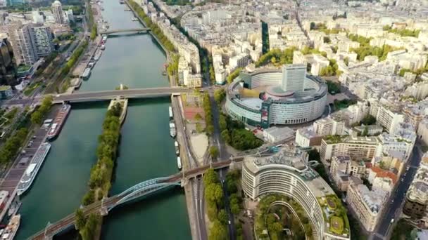PARIS, FRANCE - MAY, 2019: Aerial drone view of the moder architecture district on Seine riverside in city centre. — Stockvideo