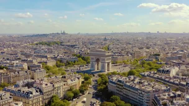 PARIS, FRANCE - MAI 2019 : Vue aérienne par drone de l'arche de triomphe dans le centre-ville historique . — Video