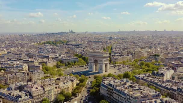 Paris, France - May, 2019: Αεροφωτογραφία του Triumphal Arch στο ιστορικό κέντρο της πόλης. — Αρχείο Βίντεο