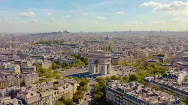 PARIS, FRANCE - MAI 2019 : Vue aérienne par drone de l'arche de triomphe dans le centre-ville historique . — Video