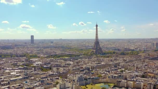 PARIS, FRANCE - MAY, 2019: Aerial drone view of Eiffel tower and historical city centre from above. — Stock video