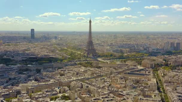PARIS, FRANCE - MAY, 2019: Aerial drone view of Eiffel tower and historical city centre from above. — Αρχείο Βίντεο