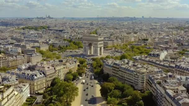 PARIS, FRANÇA - MAIO, 2019: Vista aérea do arco do triunfo no centro histórico da cidade . — Vídeo de Stock