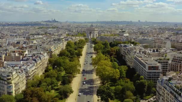 Paris, France - May, 2019: Αεροφωτογραφία του Triumphal Arch στο ιστορικό κέντρο της πόλης. — Αρχείο Βίντεο