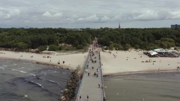 PALANGA, LITHUANIA - JULY, 2019: Aerial drone view of the famous pier in Palanga and panorama of the Baltic coast. — Αρχείο Βίντεο