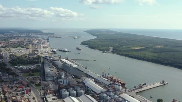 KLAIPEDA, LITHUANIA - JULY, 2019: Aerial panorama view of the port of Klaipeda and seascape of Baltic sea. — 图库视频影像