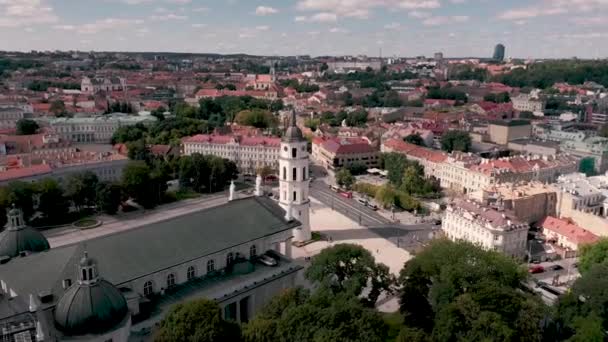 VILNIUS, LITHUANIA - JULY, 2019: Aerial view of the beautiful Bell tower in the cathedral square and cityscape of Vilnius. — Wideo stockowe