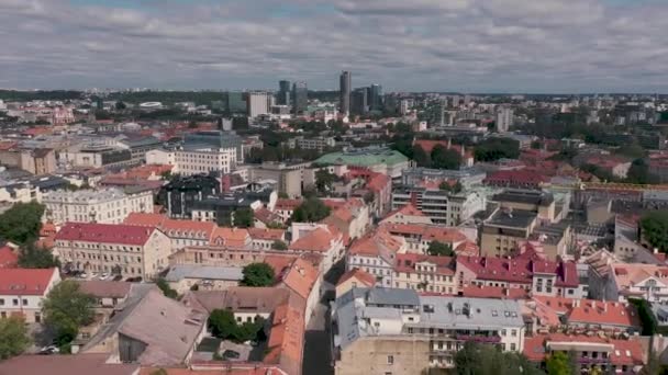 VILNIUS, LITHUANIA - JULY, 2019: Aerial view of the contrast architecture old city and modern metropolis of Vilnius. — ストック動画