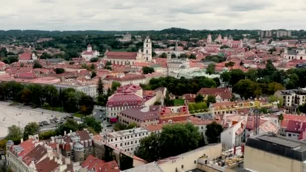 VILNIUS, LITHUANIA - JULY, 2019: Aerial view of the old city centre of Vilnius - most popular sightseeing in Lithuania. — ストック動画