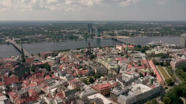 RIGA, LATVIA - MAY, 2019: Aerial top view of the old city centre of Riga, Vansu and stone bridge over the Daugava river. — Stockvideo