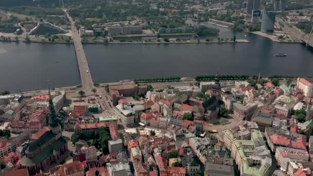 RIGA, LATVIA - MAY, 2019: Aerial panorama view of the old city centre of Riga and stone bridge over the Daugava river. — Stok video