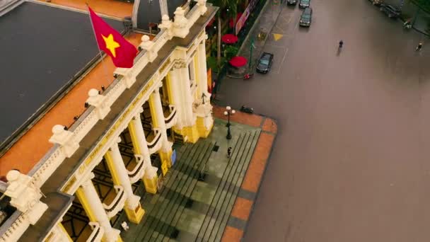 HANOI, VIETNAM - APRIL, 2020: Aerial top view of the roof of the opera house and cityscapes in the city centre of Hanoi. — Stock Video