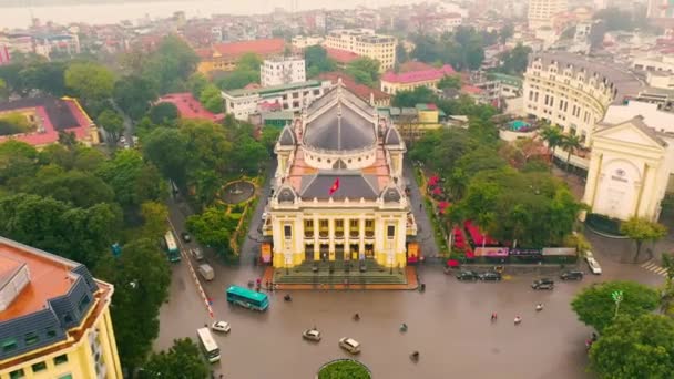 HANOI, VIETNAM - APRIL, 2020: Aerial top view of the Opera house, roundabout and cityscapes in the city centre of Haranoi. — 비디오