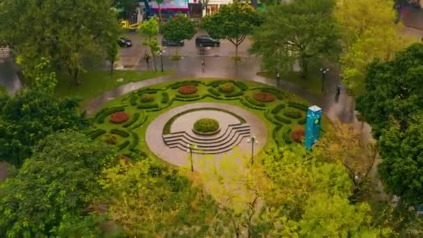 ハノイ,ベトナム-エイプリル社, 2020:ハノイ市内中心部の緑の公園の空中パノラマビュー. — ストック動画