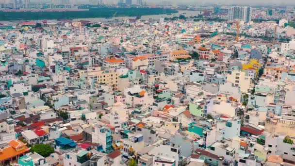 HOCHIMINH, VIETNAM - AVRIL 2020 : Vue aérienne des toits des maisons de l'un des quartiers et du paysage urbain d'Hochiminh .
