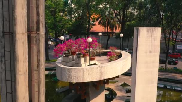 HOCHIMINH, Vietnam -エイプリル社, 2020:ホーチミンの噴水中央における建築構成物の空中ビュー. — ストック動画