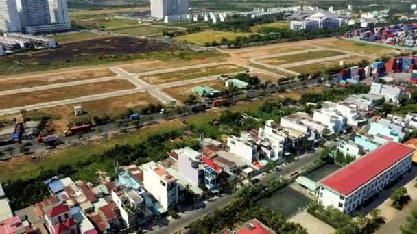 HOCHIMINH, VIETNAM - APRILE, 2020: Veduta panoramica aerea dei tetti delle case nella nuova zona residenziale di Hochiminh . — Video Stock