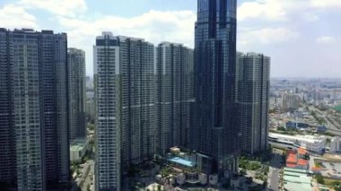 HOCHIMINH, VİETNAM - Nisan 2020: Hochiminh 'in bir bölgesindeki gökdelenlerin hava manzarası.