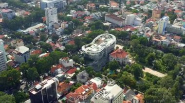 HOCHIMINH, VİETNAM - Nisan 2020: Hochiminh şehir merkezindeki modern mimarinin havadan görünüşü.