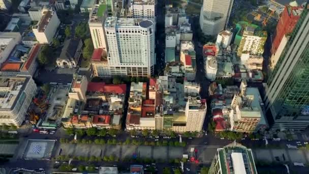 HOCHIMINH, VIETNAM - APRILE, 2020: Veduta aerea dei moderni edifici nel centro di Hochiminh . — Video Stock