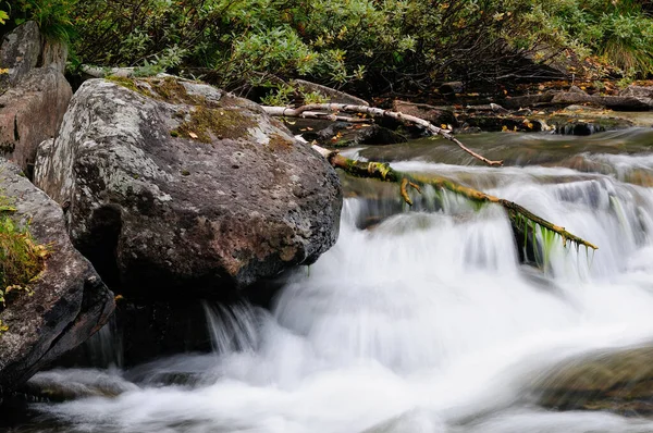 Paisaje fluvial en otoño, llano, sueco — Foto de Stock