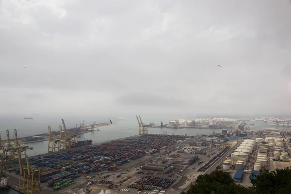 Vista Sobre Nublado Puerto Industrial Barcelona Desde Colina Montjuic —  Fotos de Stock